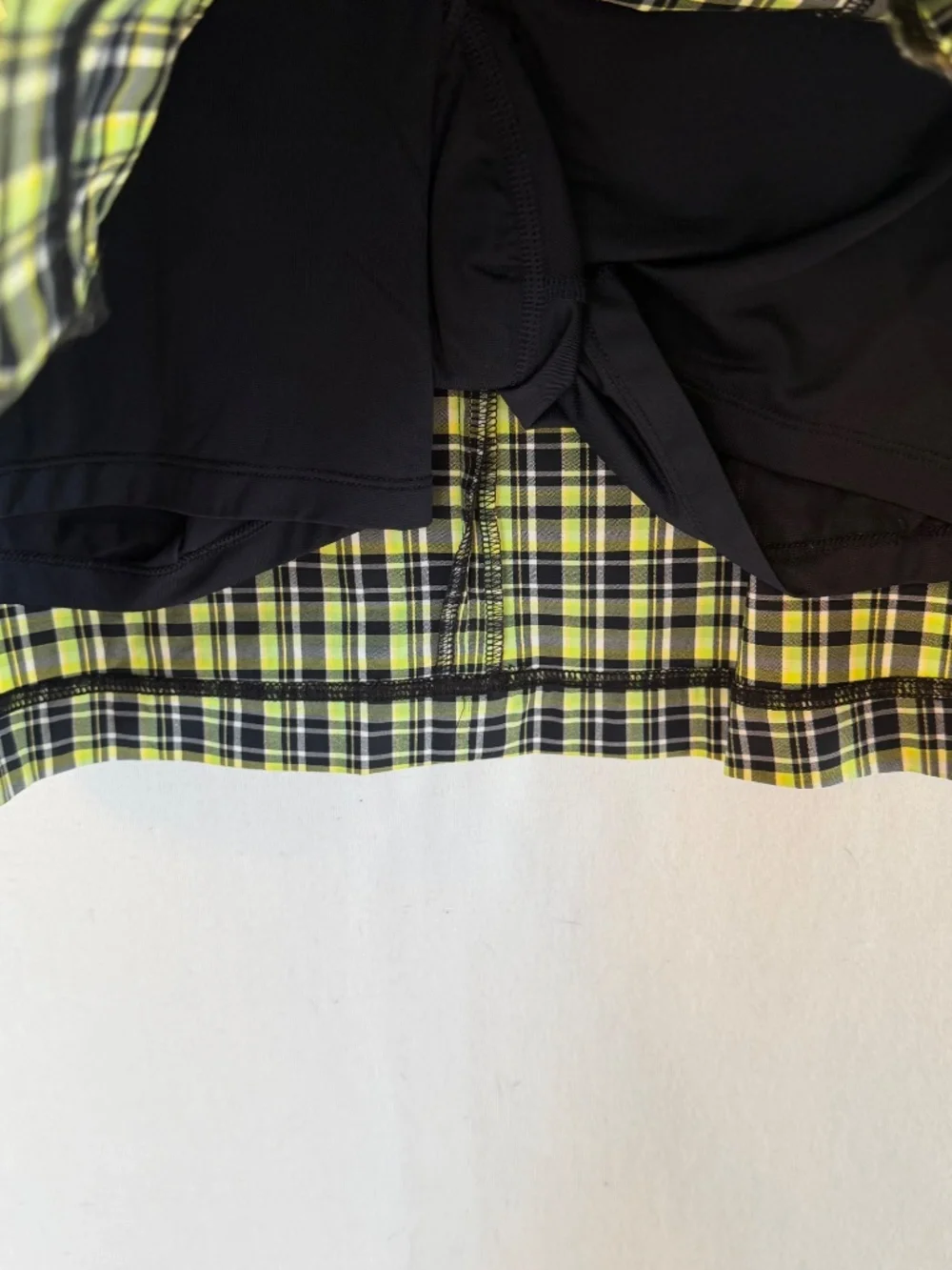 TAIL Women’s Size 8 Black, Green & White  Plaid Golf Skort